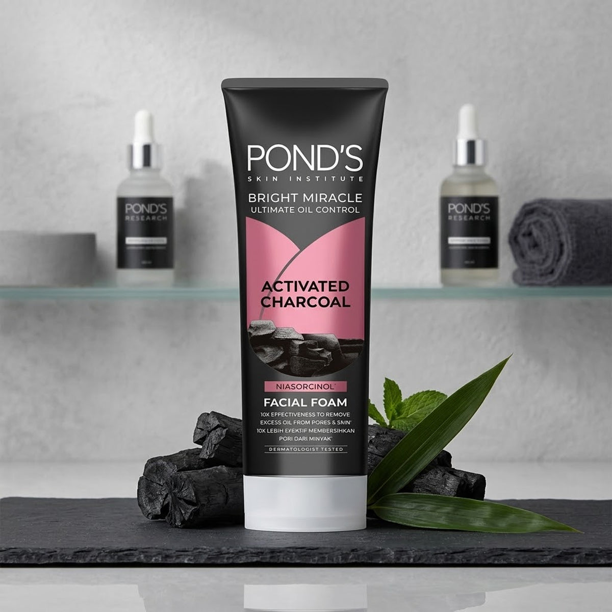 Pond's - Bright Miracle Ultimate Oil Control Activated Charcoal Niasorcinol Facial Foam - 100g (Indonesia)